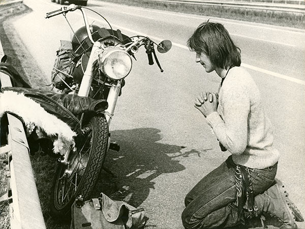 Horex am Straßenrand